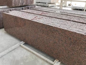 الصين السلس قطع لحجم الحجر الطبيعي والبلاط G562 القيقب الأحمر الجرانيت بلاطة المزود